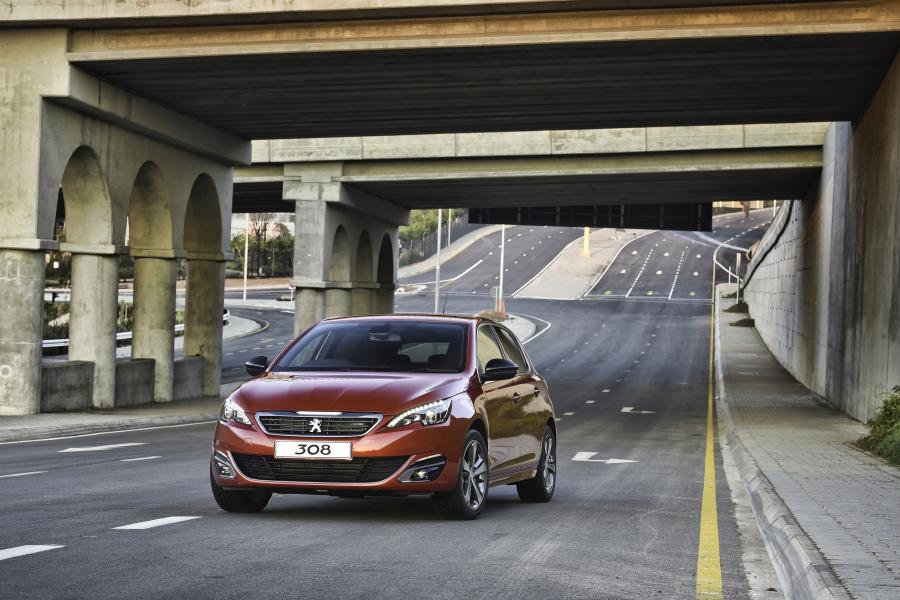  Peugeot 308 GT Line 2015 года  (ZA) (фото 12 из 27)